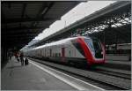 Der SBB RABe 502 - UIC 94 85 0502 203-8 CH-SBB - im leichten Gegenlicht in Lausanne.