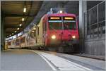 Der weiterhin in TRAVYS - Farben gehaltene SBB RABe 560 384 Domino wartet in Lausanne als S 40 auf die Abfahrt nach Vauderens.