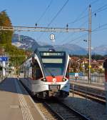 
Triebwagen ABe 130 001-1 (ein  Stadler SPATZ = Schmalspur PAnorama TriebZug) der Zentralbahn als Regionalbahn nach Interlaken Ost, hier am 30.09.2011 (17:00 Uhr) im Bahnhof Brienz. 

Dieser Triebwagen (Typ ABe 4/8) Baujahr 2004, haben eine Spurweite von 1.000 mm und Höchstgeschwindigkeit von 100 km/h.