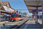 Der neue CJ ABe 4/12 ist als R36 von Glovelier nach La Chaux de Fonds unterwegs und konnte beim Halt in Saignelégier (bei schlechtem Licht -> Schatten) festgehalten werden.
