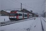 Der ex CEV Be 2/6 7004  Montreux, nun als Zentralbahn Be 125 013 unterwegs, verlässt erreicht bei garstigem Wetter Innterkirchen.