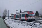 Der ex CEV Be 2/6 7004  Montreux, nun als Zentralbahn Be 125 013 unterwegs, verlässt nach einem kurzen Halt die Haltestelle Aareschlucht West in Richtung Meiringen.