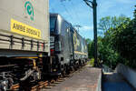 Die an die BLS Cargo (Crossrail Benelux) vermietete X 4 E – 712 / 193 712-7 (91 80 6193 712-7 D-DISPO) der BRCE - Beacon Rail Capital Europe (M�nchen) f�hrt am 28 Mai 2026, mit einem KLV-Zug, durch Kirchen (Sieg) in Richtung K�ln. 

Die Siemens Vectron MS (A22-5f) wurde 2019 von Siemens Mobilitiy in M�nchen-Allach unter der Fabriknummer 22547 gebaut. Die Vectron Lokomotive ist als MS – Lokomotive (Mehrsystemlok) mit 6.400 kW konzipiert und f�r 160 km/h zugelassen f�r Deutschland, �sterreich, Schweiz, Italien und die Niederlande (D/A/CH/I/NL).

Die Lok wurde an die MRCE - Mitsui Rail Capital Europe GmbH in M�nchen ausgeliefert, seit September 2023 hat die Beacon Rail Metro Finance B.V. die Mitsui Rail Capital Europe B.V. (Amsterdam) und somit auch die Mitsui Rail Capital Europe GmbH im M�nchen �bernommen, so firmiert sie nun als Beacon Rail Capital Europe GmbH, M�nchen (BRCE / DISPO).