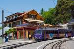 Triebwagen Bhe 4/8 303 Villeneuve der Transports Montreux-Vevey-Riviera (MVR) ex Chemin de fer Glion–Rochers-de-Naye (GN) am 26.05.2012 beim Halt auf der Talfahrt im Bahnhof Glion.
