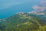   Ein Zug Suchbild: Blick vom Gipfel des Rochers-de-Naye, hoch über dem Genfersee, am 26.05.2012.