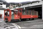 VRB Schienentraktor Ta 2/2 Nr.1 in Vitznau am 28.08.1999. Der Akku-Triebwagen geh�rt zur Zahnrad-Bahngesellschaft der Rigibahnen; er wird aber nur im Depot und beim Schiffsanleger eingesetzt und hat daher kein Zahnrad.
