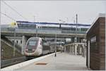Im oberen Bildteil steht der SNCF Z 27582 im Bahnhof von Meroux (TGV), w�hrend im unteren Bildteil der TGV Lyria 9206 den Bahnhof Belfort-Montb�liard TGV verl�sst, um planm�ssig erst wieder an seinem