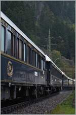 Edel �ber die Alpen - der Venice Simplon-Orient-Express ist  kurz vor dem Pfaffensprungkehrtunnel auf der Gotthardbahn auf dem Weg in den S�den.

10. Ok.t 2014