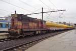Regen und ein Zementzug mit 742 405 waren beide am 18 September 2017 in Praha hl.