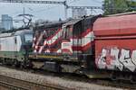 Diesellok CZ-TLSSK 92 54 2742 167-0 eingereiht in einem G�terzug hinter der Lok, aufgenommen bei der Durchfahrt des Bahnhofs Bratislava.