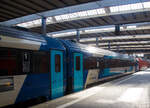 Der ungarische 1/2 Klasse Schlafwagen (H�l�kocsi) H-START 61 55 71-91 102-8 der Gattung WLABmz der M�V-START Zrt.